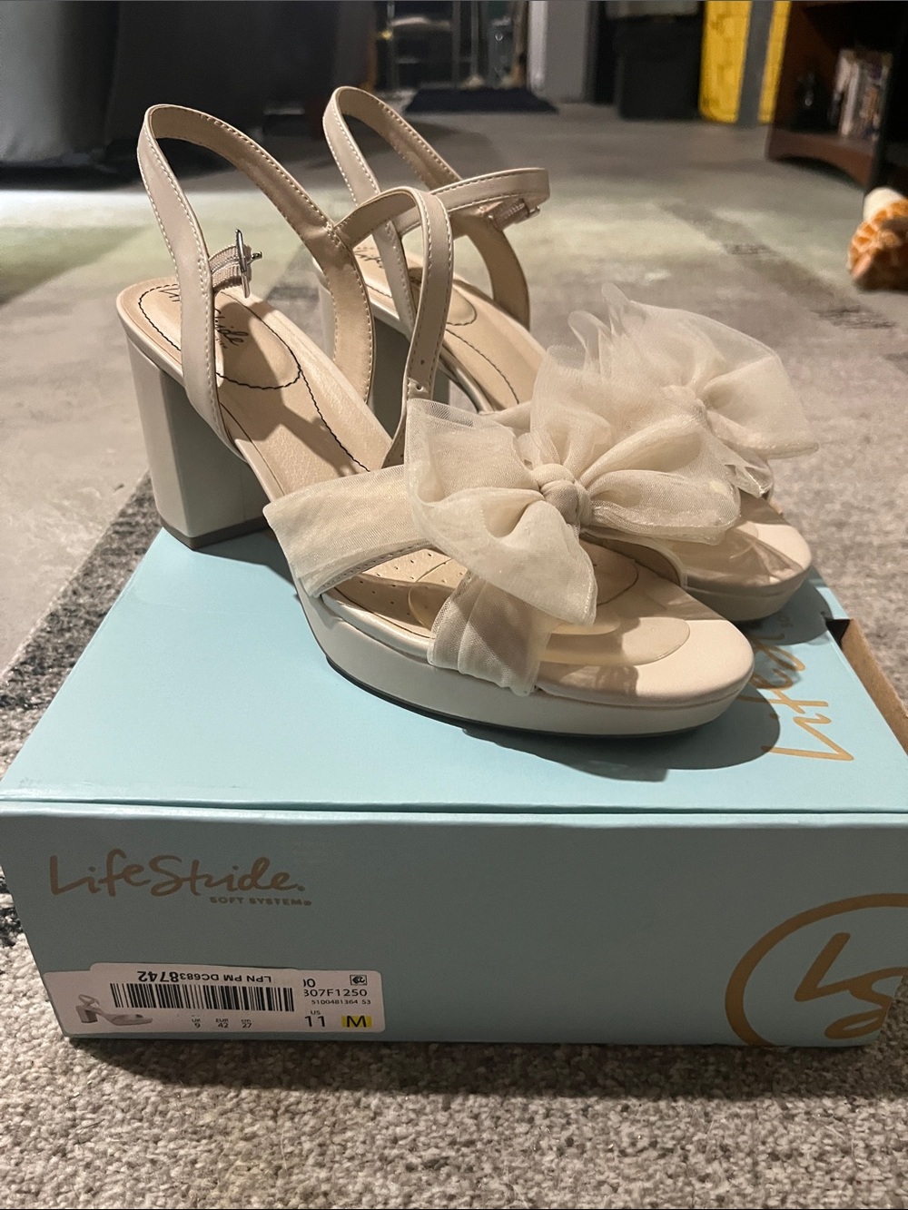 Life Stride Cream Bow Block Heel Sandals